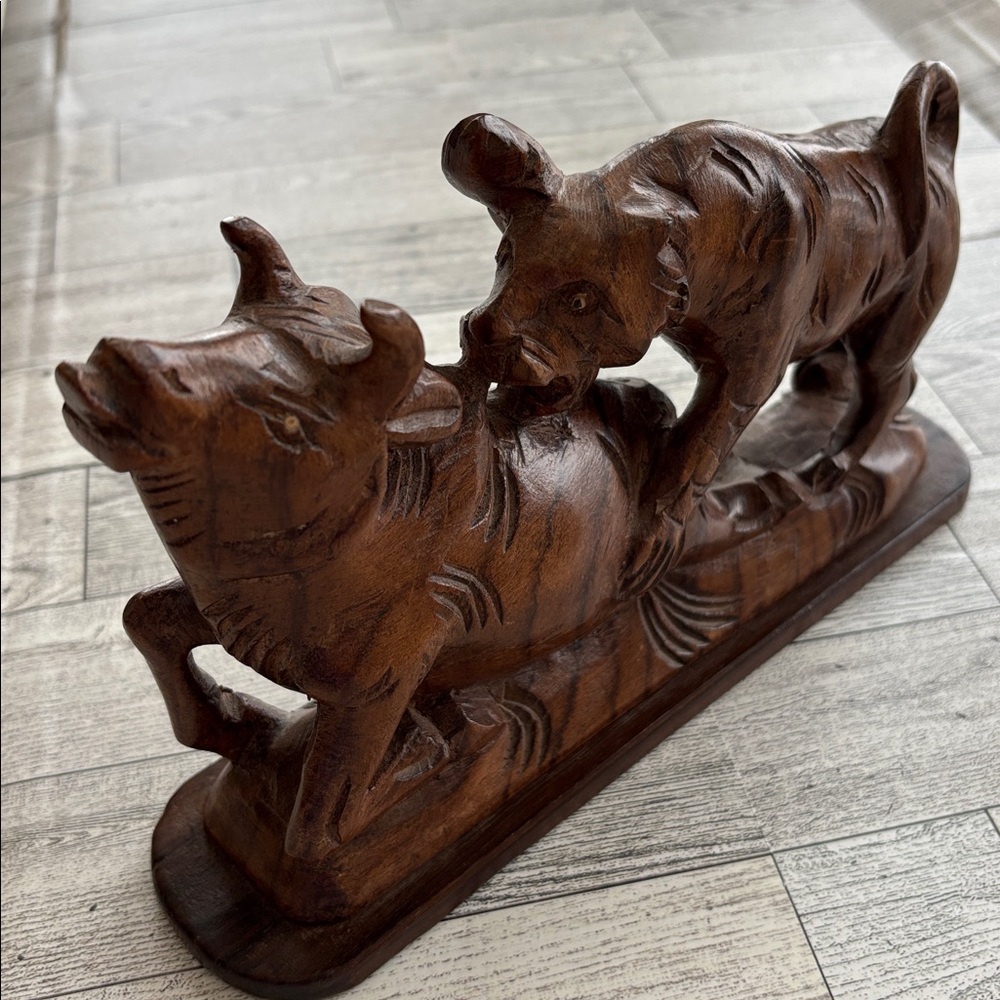 Vintage Wooden Hand Carved Wood Sculpture Figurine Lion Attacking A Bull